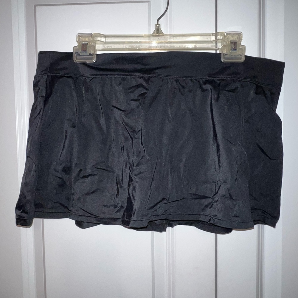 Tropical Escape Women’s Plus Size Solid Swim Skirt Black Size 12